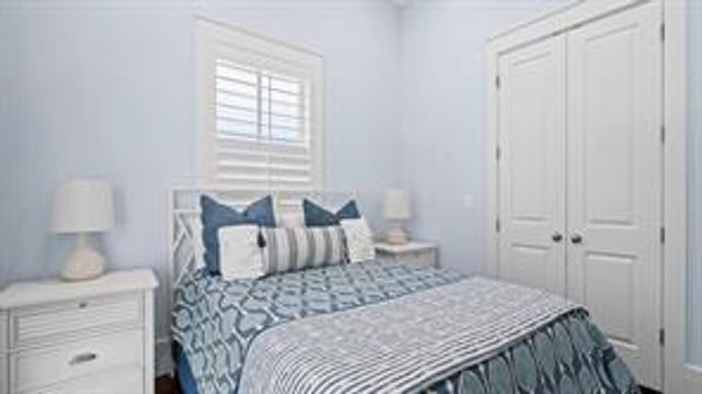 2614 E Seaside Drive, Galveston, TX 77550
