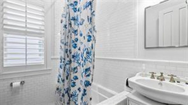 2614 E Seaside Drive, Galveston, TX 77550