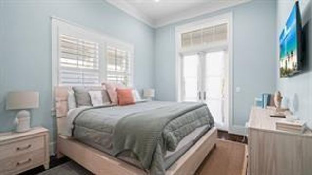 2614 E Seaside Drive, Galveston, TX 77550