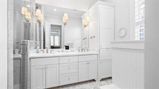 2614 E Seaside Drive, Galveston, TX 77550