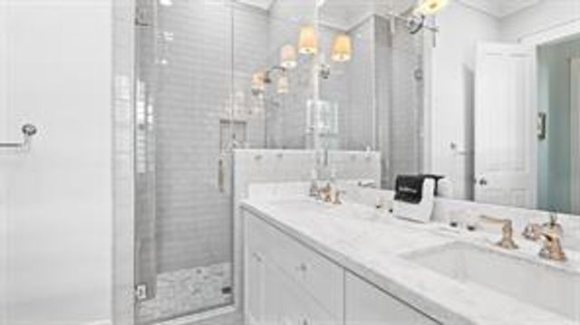 2614 E Seaside Drive, Galveston, TX 77550