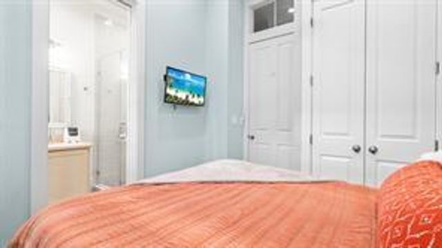 2614 E Seaside Drive, Galveston, TX 77550