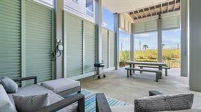 2614 E Seaside Drive, Galveston, TX 77550