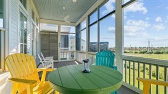 2614 E Seaside Drive, Galveston, TX 77550