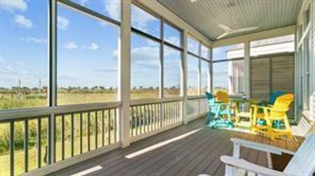 2614 E Seaside Drive, Galveston, TX 77550