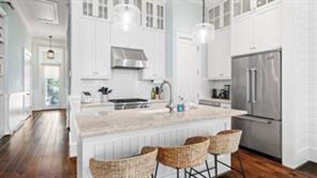 2614 E Seaside Drive, Galveston, TX 77550