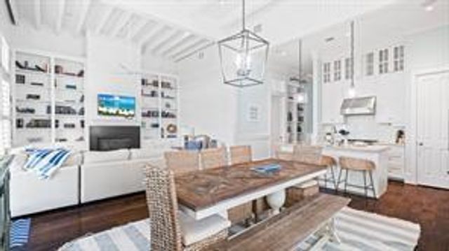 2614 E Seaside Drive, Galveston, TX 77550