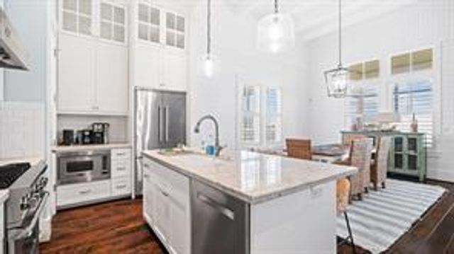 2614 E Seaside Drive, Galveston, TX 77550