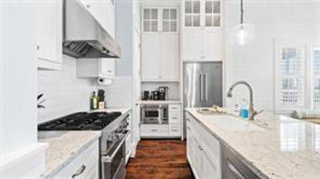 2614 E Seaside Drive, Galveston, TX 77550