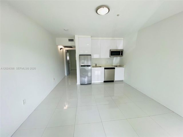 801 15th St 102, Miami Beach, FL 33139