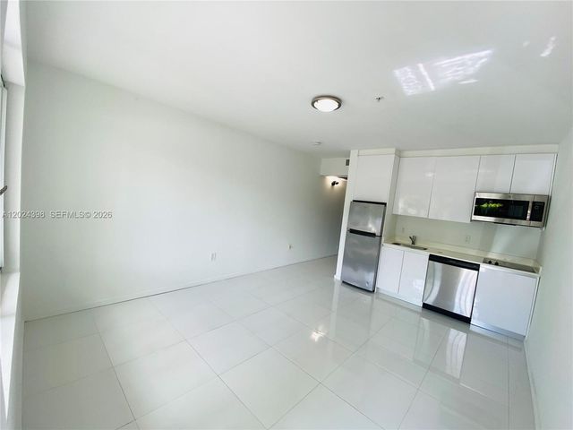 801 15th St 102, Miami Beach, FL 33139