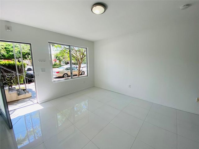 801 15th St 102, Miami Beach, FL 33139