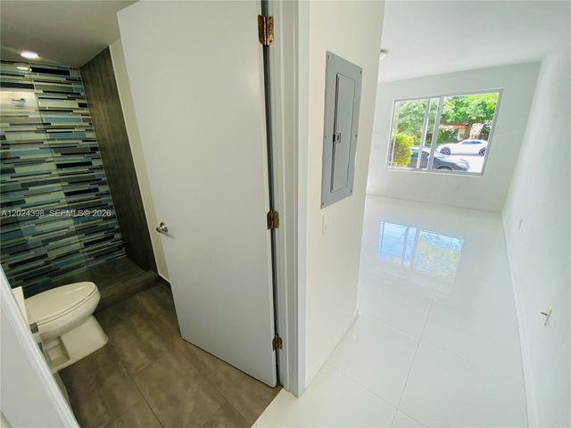801 15th St 102, Miami Beach, FL 33139