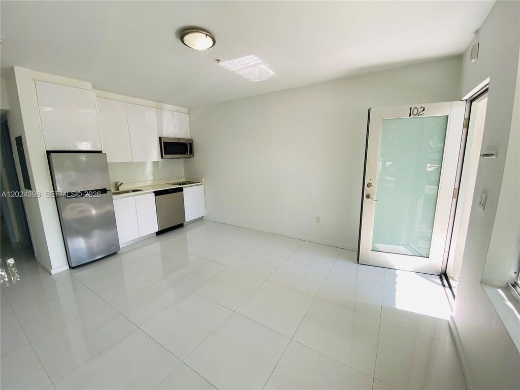 801 15th St 102, Miami Beach, FL 33139
