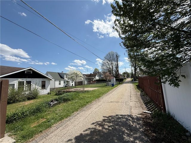 12 Connor St, South Union Twp, PA 15401