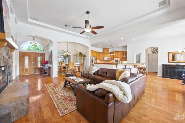 804 Revere Way, Bakersfield, CA 93312