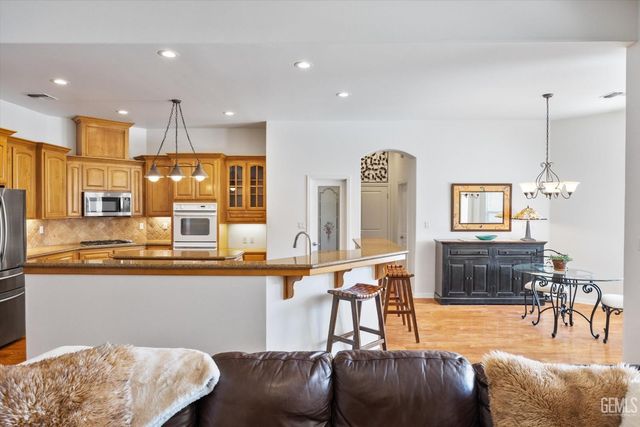 804 Revere Way, Bakersfield, CA 93312