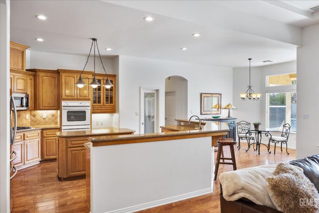 804 Revere Way, Bakersfield, CA 93312