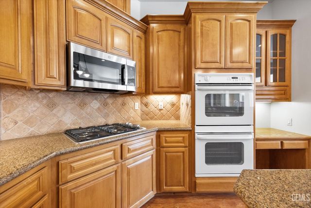 804 Revere Way, Bakersfield, CA 93312