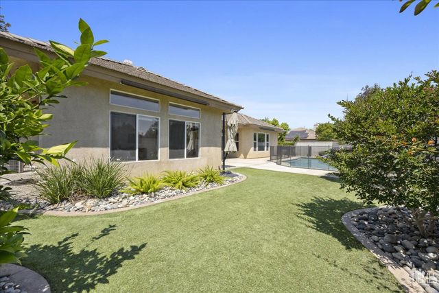 804 Revere Way, Bakersfield, CA 93312