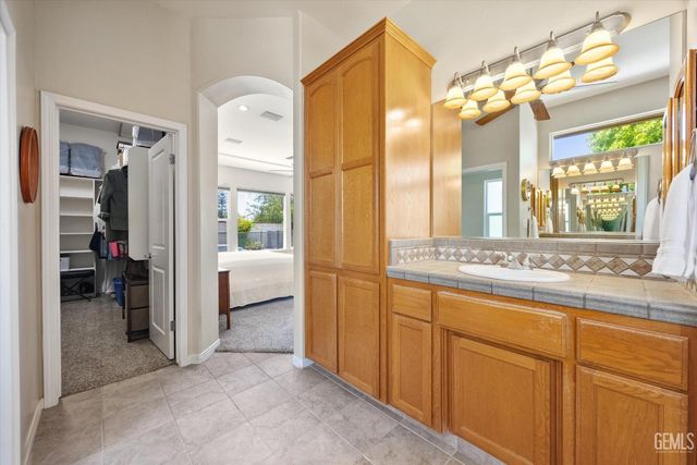 804 Revere Way, Bakersfield, CA 93312