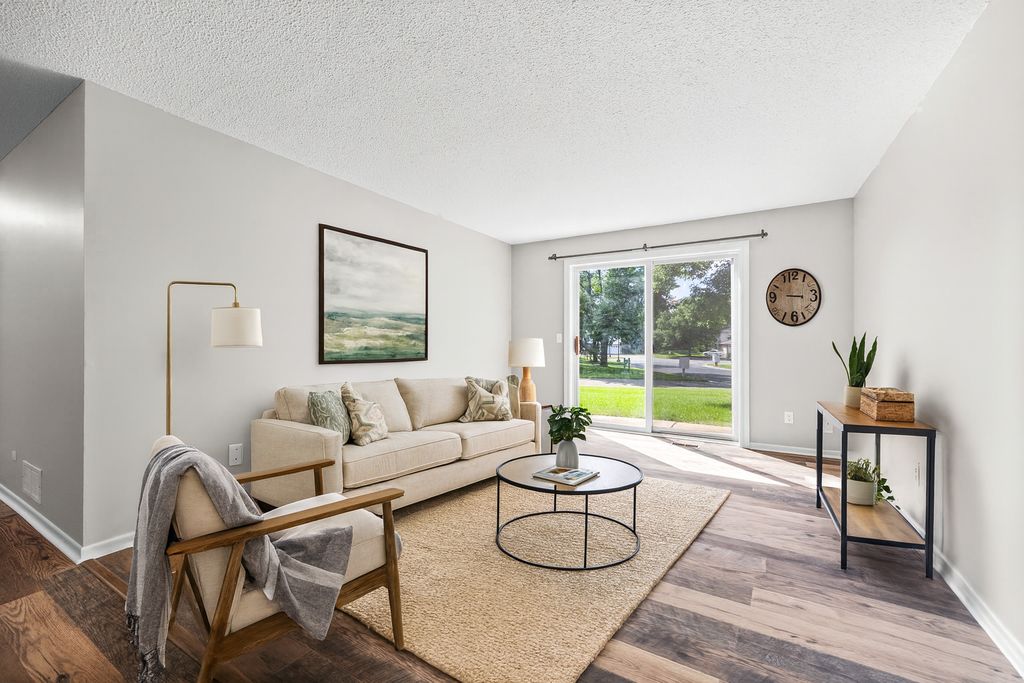 992 Pond View Court, Vadnais Heights, MN 55127