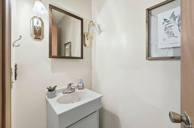 10209 Coverdale Road, Fort Wayne, IN 46809