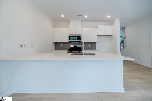 124 Selton Place, Taylors, SC 29687