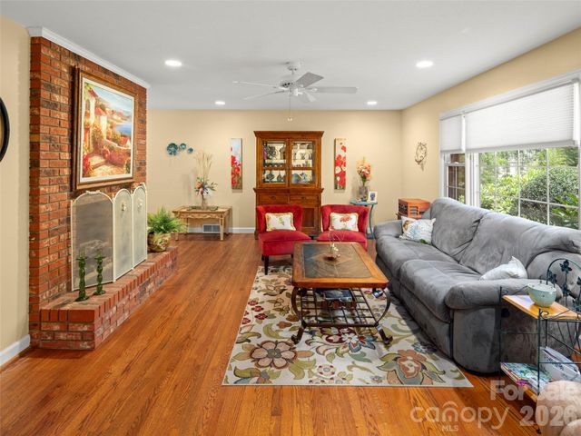 340 Sycamore Drive, Arden, NC 28704