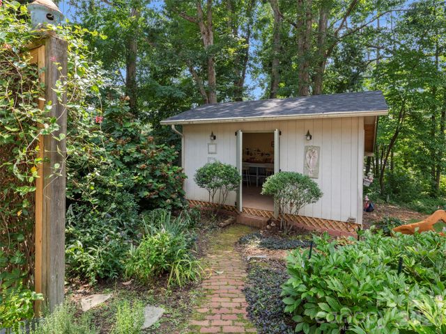 340 Sycamore Drive, Arden, NC 28704