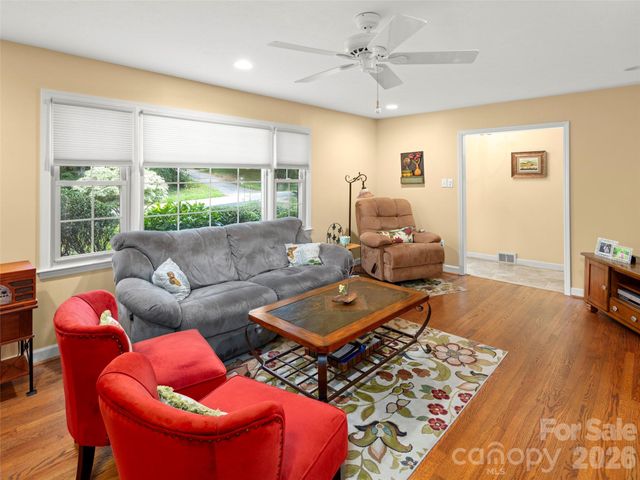 340 Sycamore Drive, Arden, NC 28704