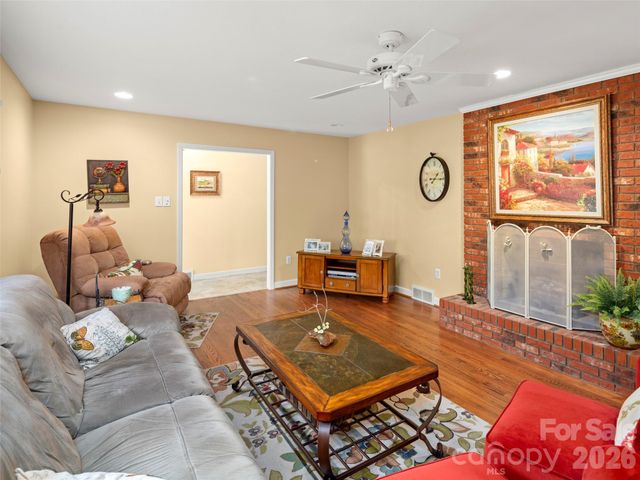 340 Sycamore Drive, Arden, NC 28704