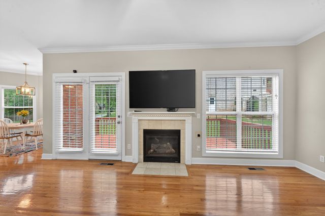 1046 Island Brook Dr, Hendersonville, TN 37075