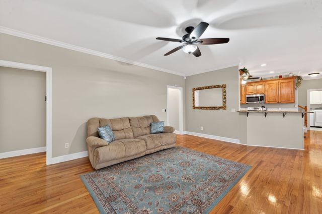 1046 Island Brook Dr, Hendersonville, TN 37075