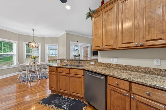 1046 Island Brook Dr, Hendersonville, TN 37075