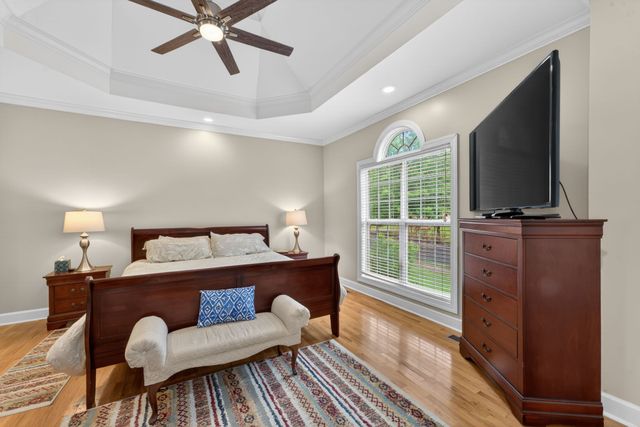 1046 Island Brook Dr, Hendersonville, TN 37075