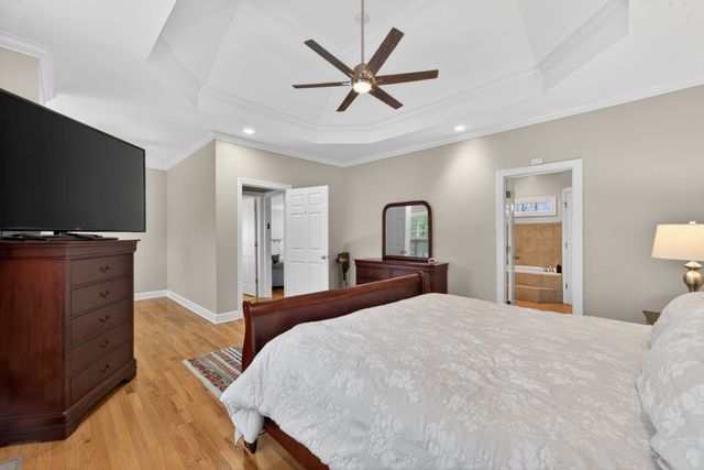 1046 Island Brook Dr, Hendersonville, TN 37075