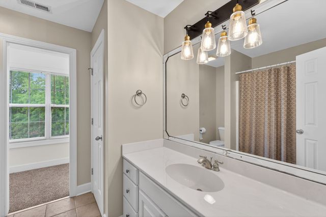 1046 Island Brook Dr, Hendersonville, TN 37075