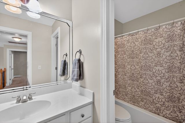 1046 Island Brook Dr, Hendersonville, TN 37075