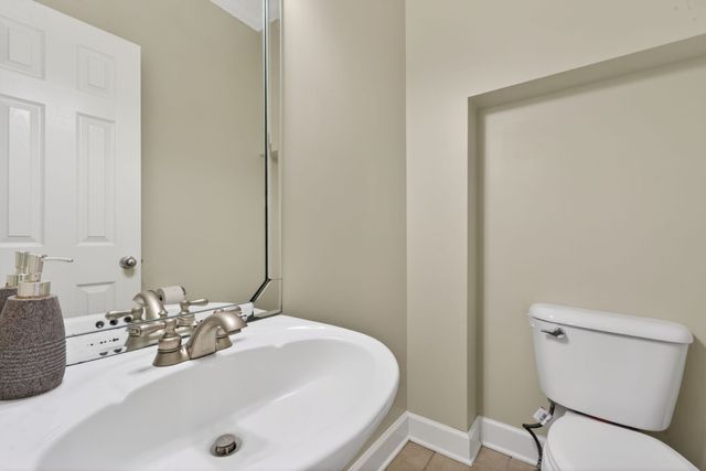 1046 Island Brook Dr, Hendersonville, TN 37075