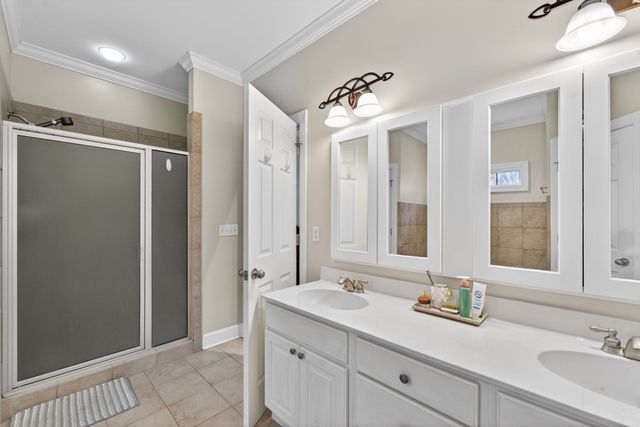 1046 Island Brook Dr, Hendersonville, TN 37075