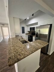 230 SW 117th Ter 11207, Pembroke Pines, FL 33025