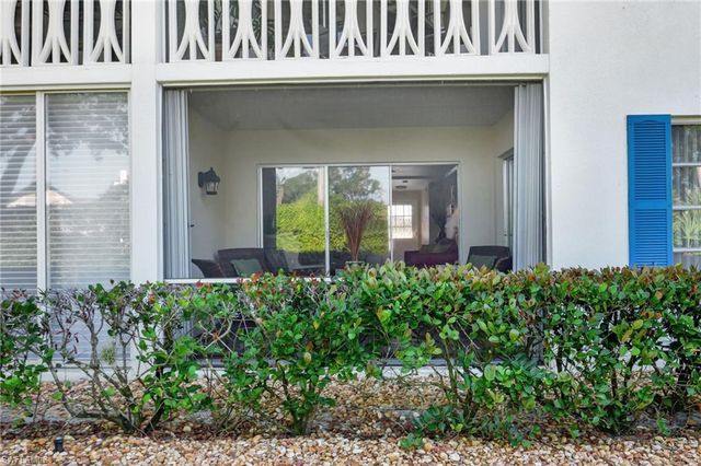 750 Mooring LN 105, Naples, FL 34102