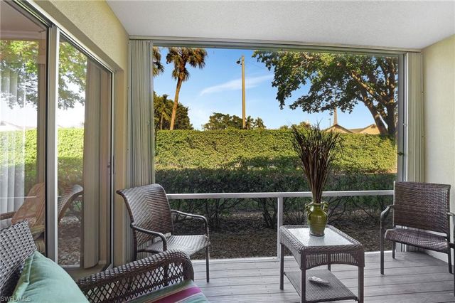 750 Mooring LN 105, Naples, FL 34102