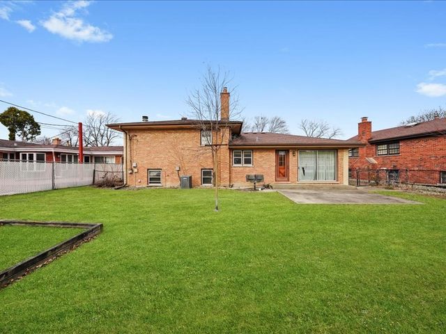 541 E 168 Street, South Holland, IL 60473