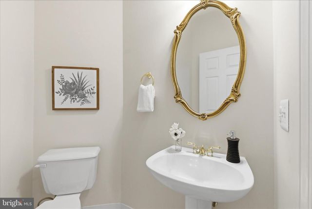 19905 UPLAND TER, Ashburn, VA 20147