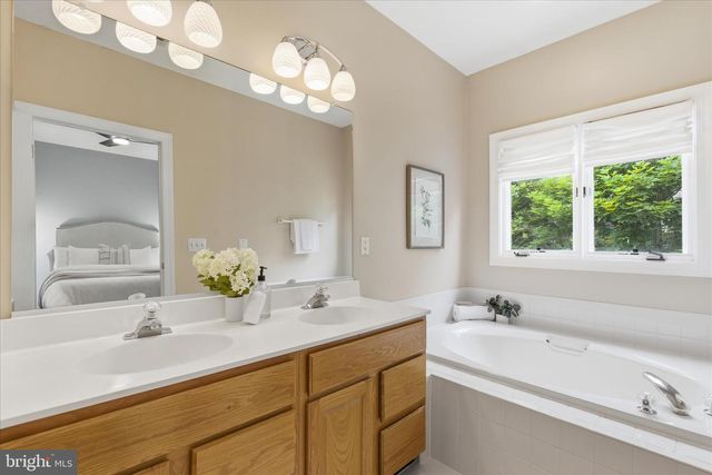 19905 UPLAND TER, Ashburn, VA 20147