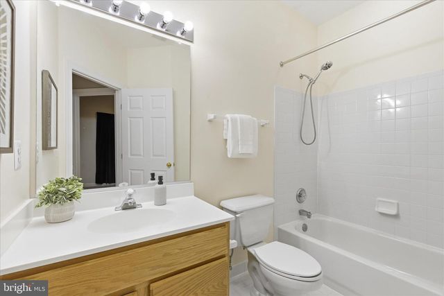 19905 UPLAND TER, Ashburn, VA 20147
