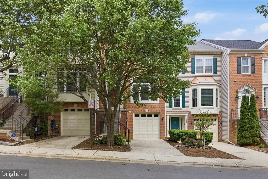 19905 UPLAND TER, Ashburn, VA 20147
