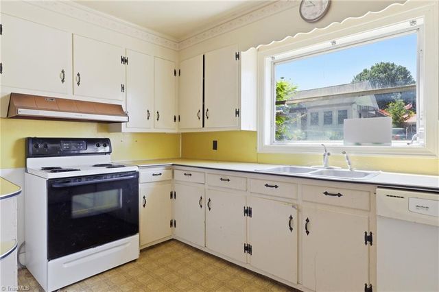 6628 University Parkway, Rural Hall, NC 27045
